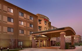 Courtyard Denton 3*